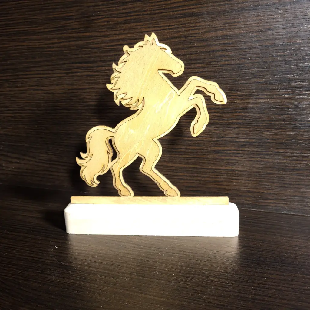 Figurine 15 cm (Cheval cabré)